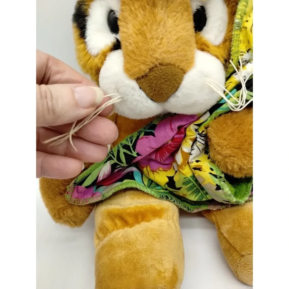 Vintage 1980s ? Commonwealth Plush Tiger With Blanket Lovey 13